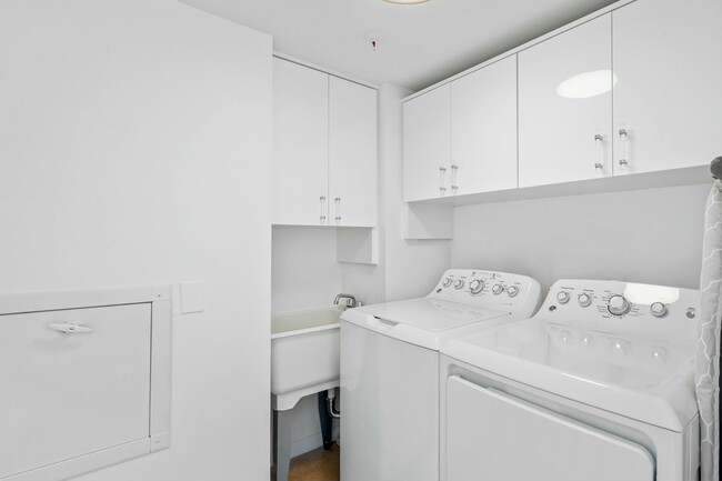 Building Photo - 400 N Flagler Dr