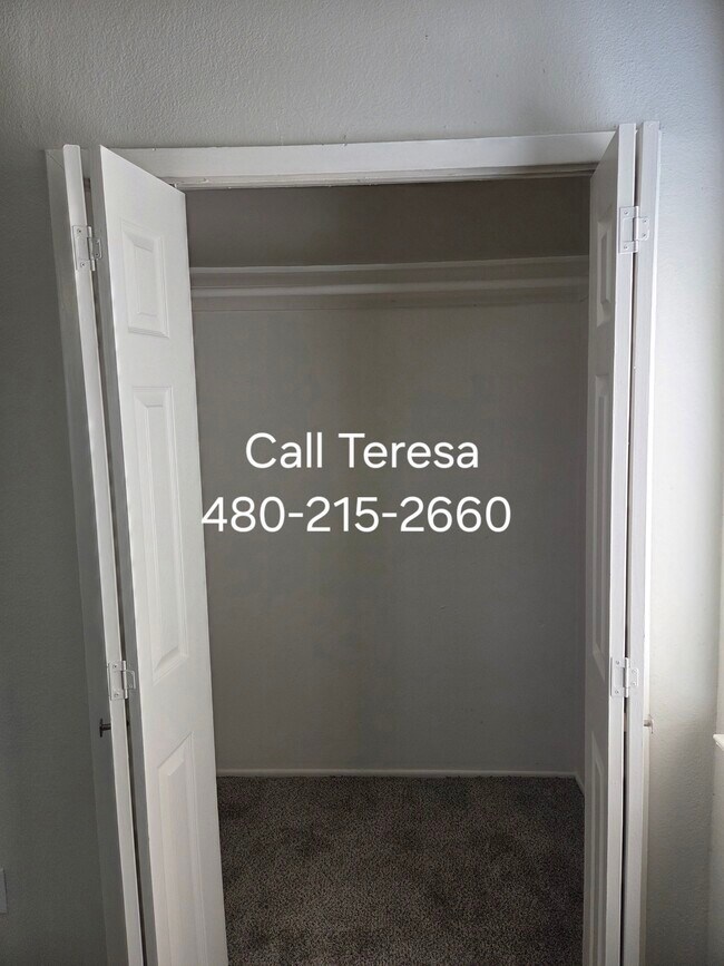 Building Photo - 4325 Chestnut Dr