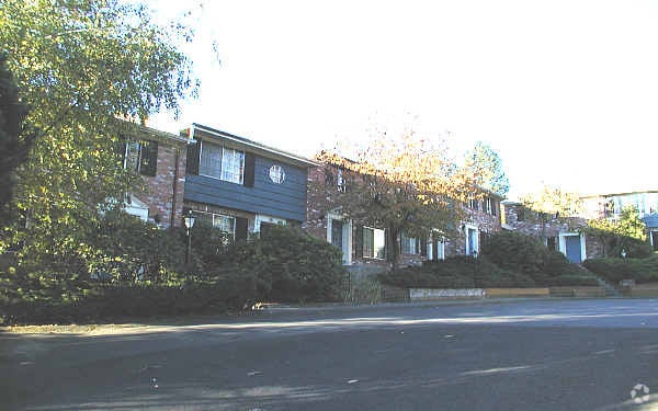 Building Photo - The Williamsburg Apartments