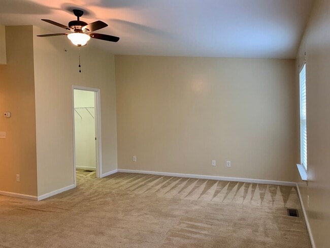 Building Photo - Raleigh Townhome Convenient to I440 & I540...