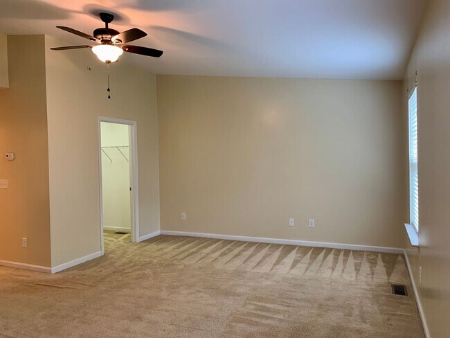 Building Photo - Wonderful Raleigh Townhome Convenient to I440 & I540, Huge Master Suite, Near Anderson Pointe Park!