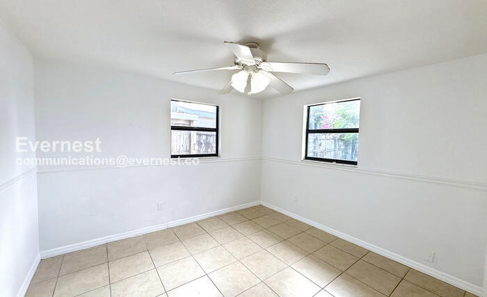 Building Photo - 1535 Toledo St