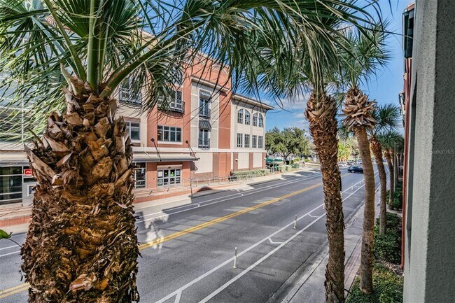 Building Photo - 2410 W Azeele St