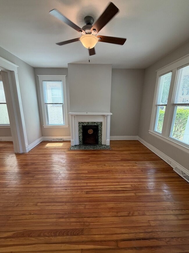 Building Photo - Charming 4bdrm/1.5bth Home Located in Richmond's North Highland Park w/Balcony!!