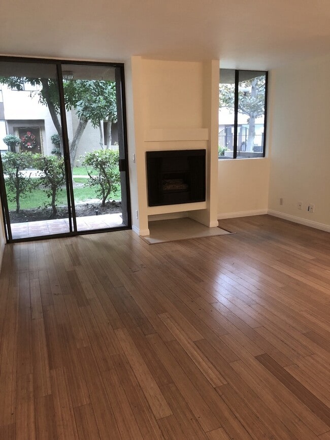 Building Photo - REMODELED CONDO WITH WOOD FLOORS! NEW KITCHEN! FIREPLACE! GYM, POOL! REC ROOM AND MORE
