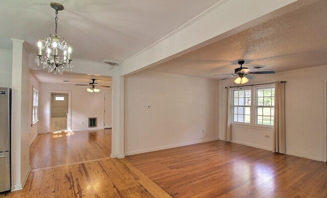 Building Photo - 487 S Center St