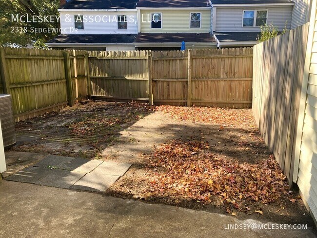 Building Photo - 2318 Sedgewick Dr