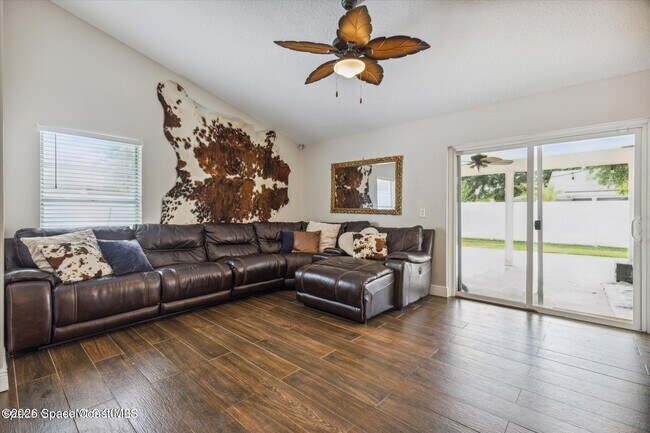 Building Photo - 2532 Kingsmill Ave