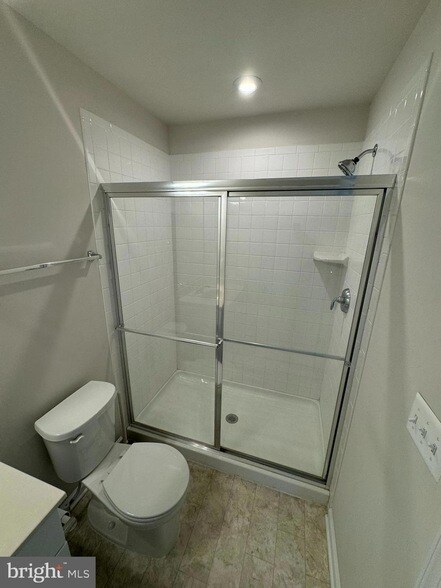 Building Photo - 147 Presidents Pointe Ave