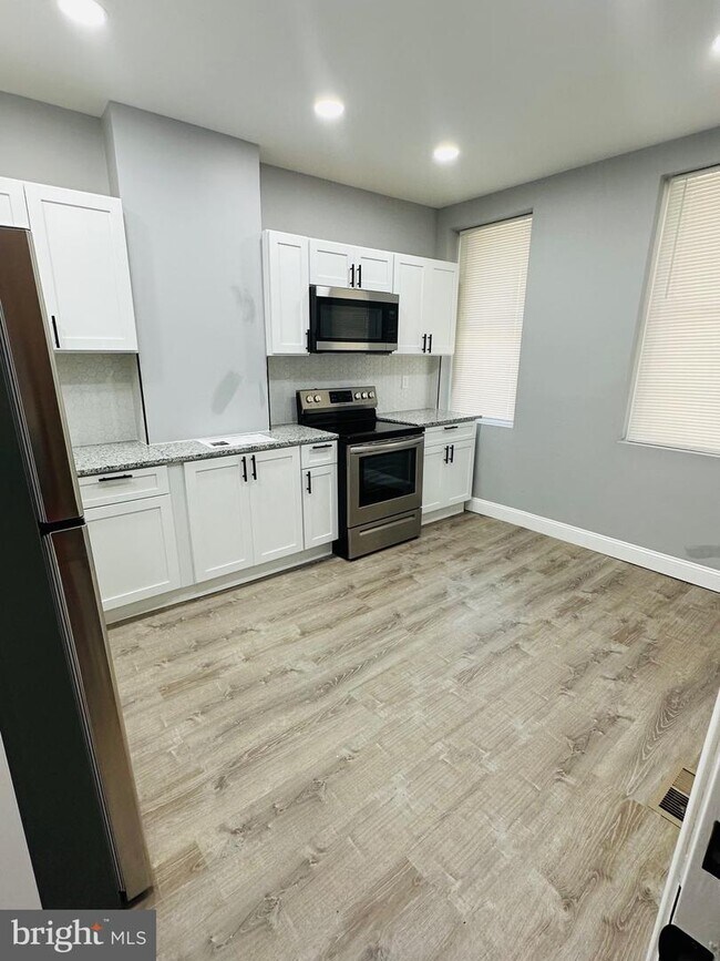 Primary Photo - 3022 N Marshall St