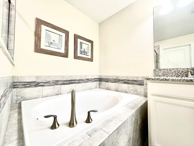 Building Photo - Available Move In 06/01! - Beautiful 3 Bed...