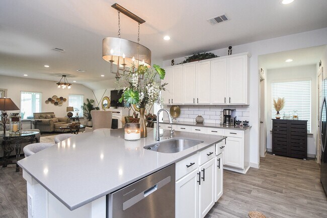 Building Photo - 7723 Golden Rubia Ln