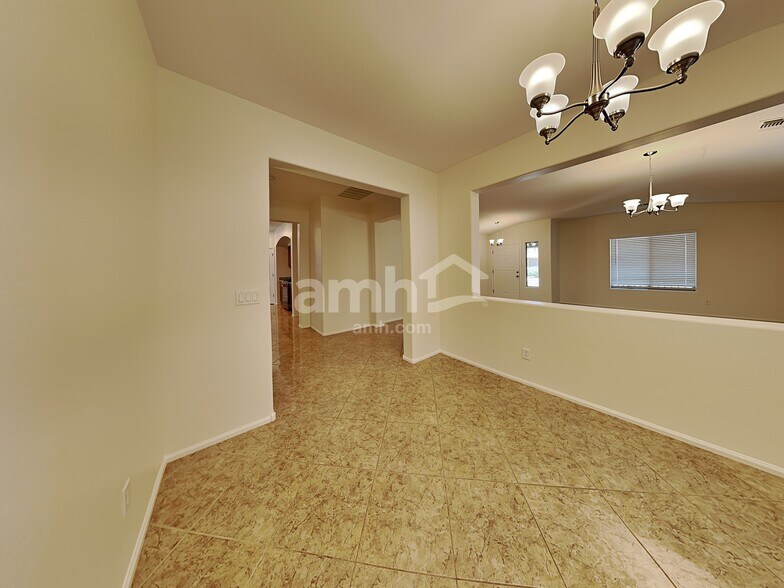 Building Photo - 3933 E Mica Rd