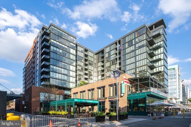 Building Photo - Designer-Furnished Waterfront Living at VIO Condominiums!