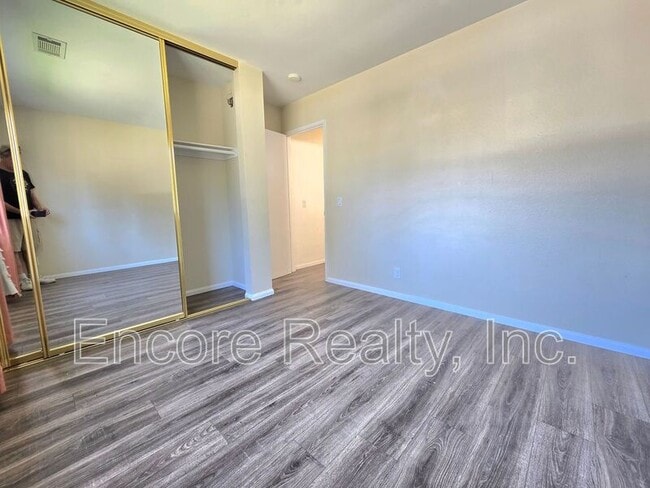 Building Photo - 2093 Waterbury Dr