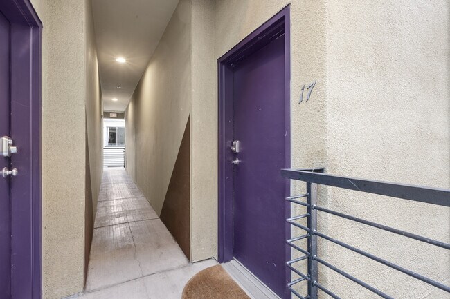 Building Photo - 908 G St