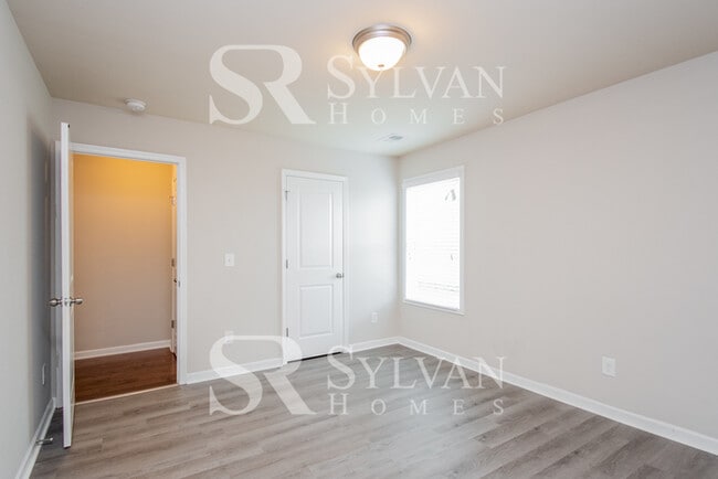 Building Photo - Spacious 3BR 2BA Home Awaits You!