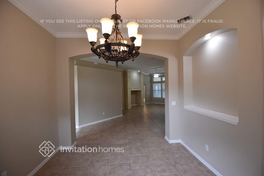 Building Photo - 893 Blackberry Ln