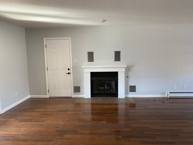 Building Photo - 2523 Claremont Ct NE