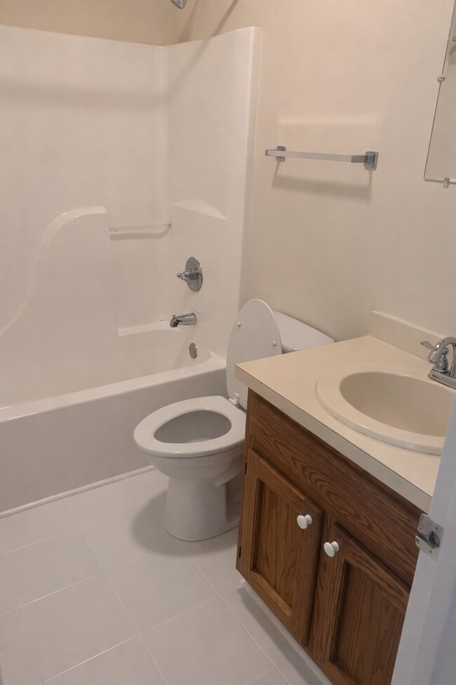 Building Photo - Nice Family Home!