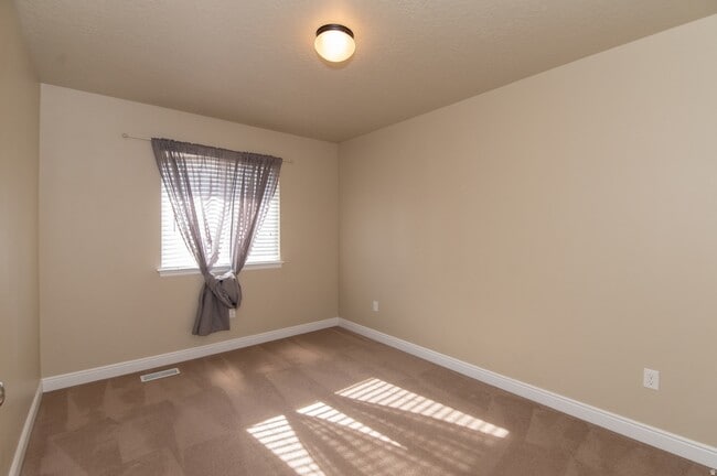 Building Photo - 3201 W Desert Lily Dr