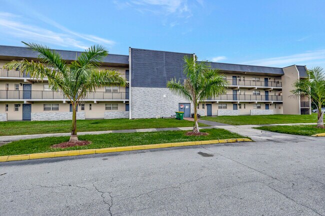 Building Photo - 7820 S Colony Cir