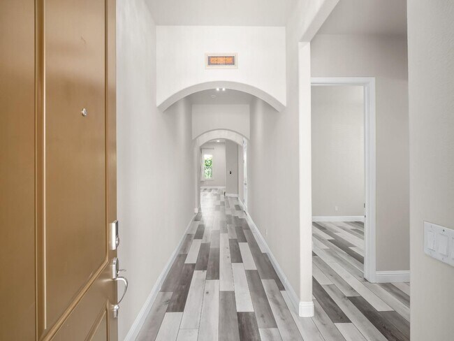 Building Photo - Beautifully Updated 4 Bedroom, 2.5 Bath in North Fresno