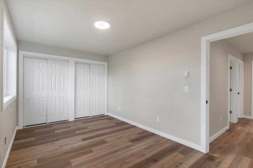 Building Photo - 1094 15th St SE