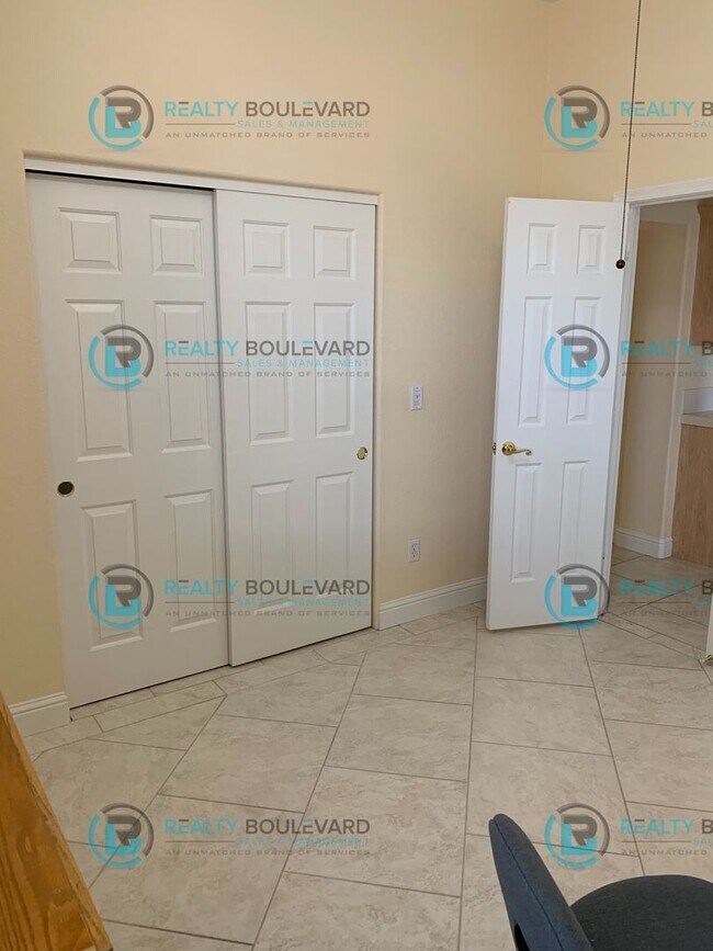 Building Photo - Beautiful 3 Bedroom, 2Bath, 3 Car Garage home in South Reno With Large Back Yard and Hot Tub!