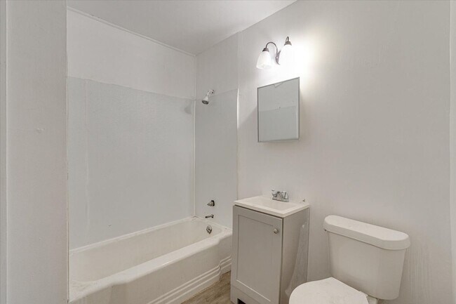 Building Photo - Spacious 1-Bedroom in Convenient Chattanoo...