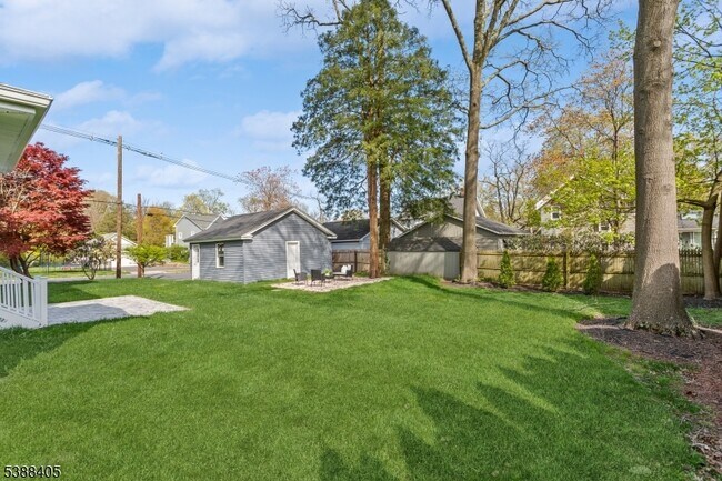 Building Photo - 648 E Broad St