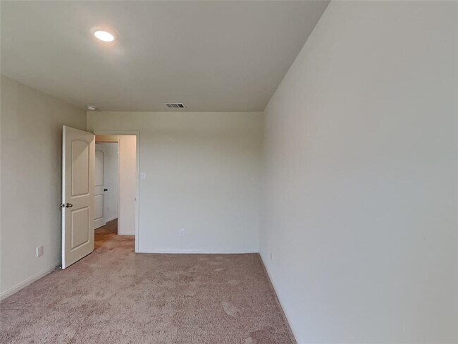 Building Photo - 105 Pettigrew Ct