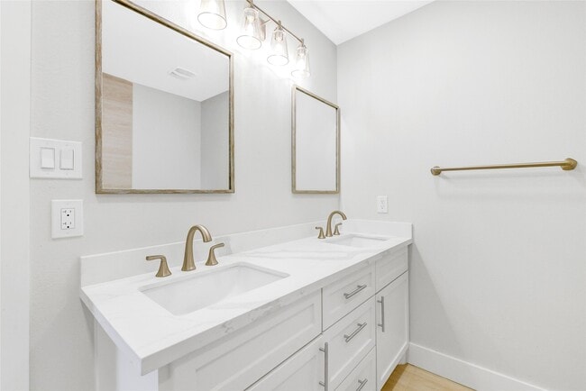 Building Photo - 312 Maple Ave