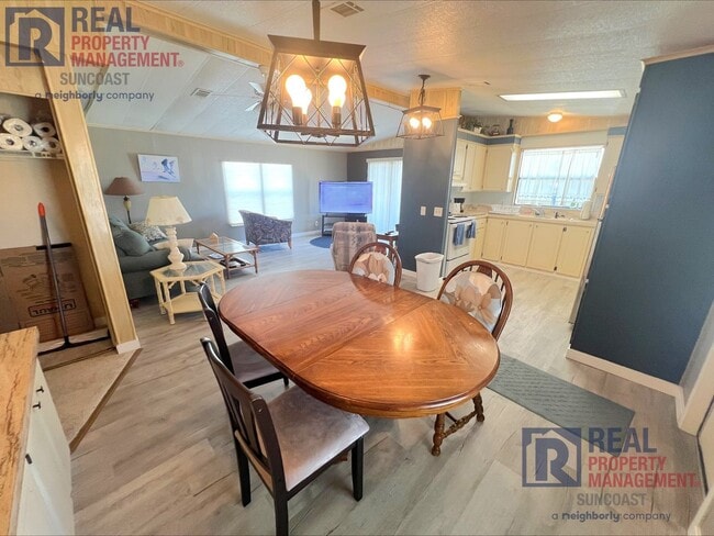 Building Photo - 4929 Sea Island Ave