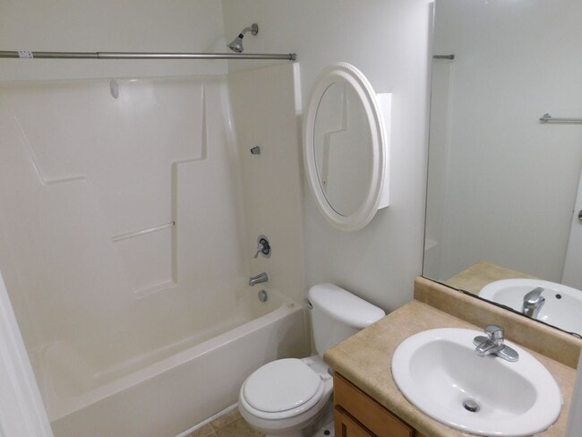 Building Photo - Townhouse Located Conveniently Near Base