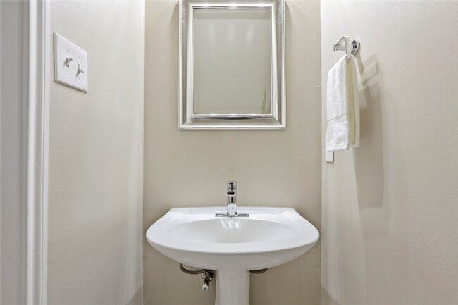 Building Photo - 134 S Walden Elms Cir