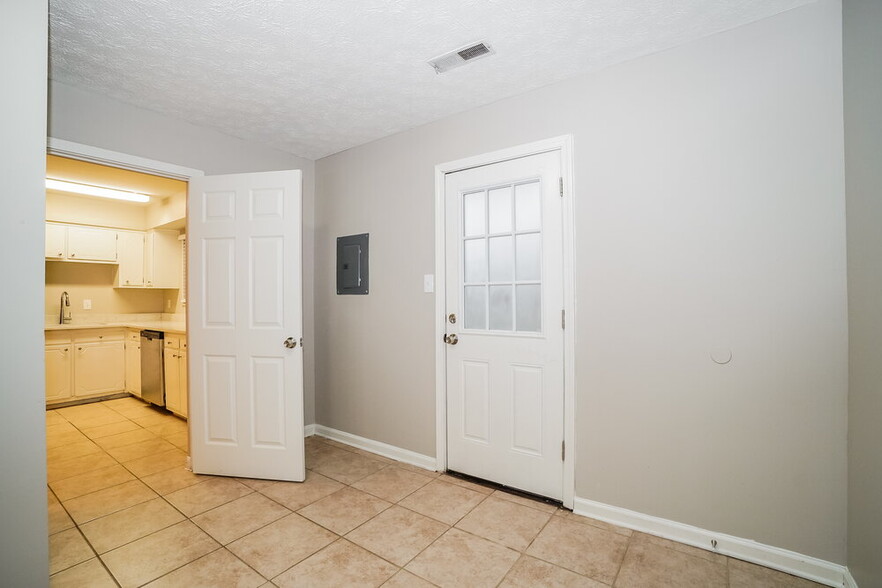 Building Photo - 6536 Dobson Square E