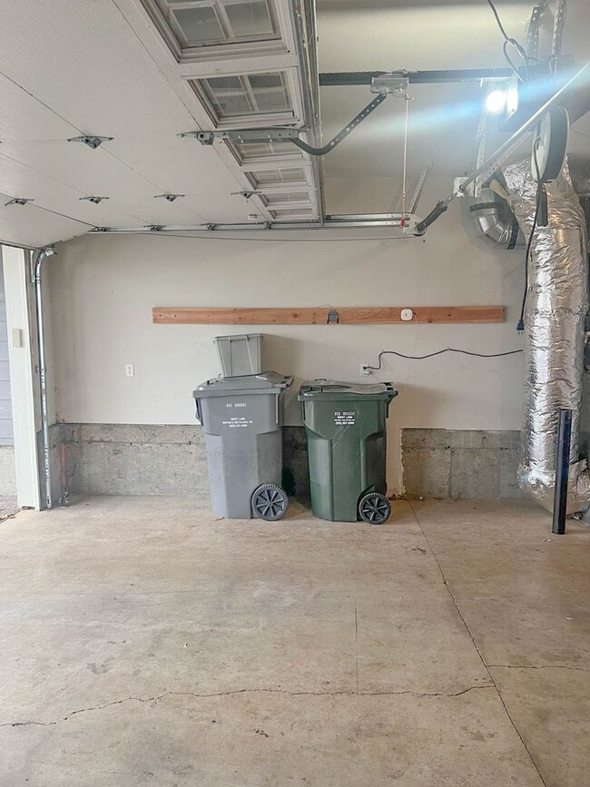 Building Photo - Beautiful West Linn Home in a Quiet, Desirable Neighborhood