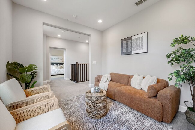 Building Photo - 5Bed/3Ba Home in Quiet Hayward Community w...