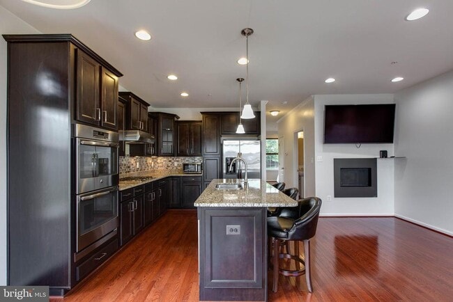 Building Photo - 7931 Silver Oak Rd