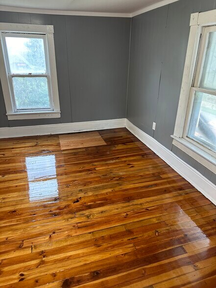 Building Photo - 1127 Wallis Ave