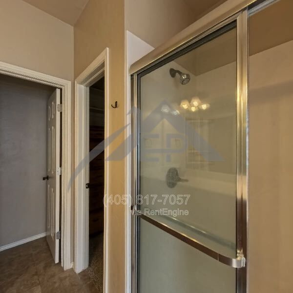 Building Photo - 3216 Songwood Dr