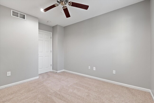 Building Photo - 412 N Village Cir