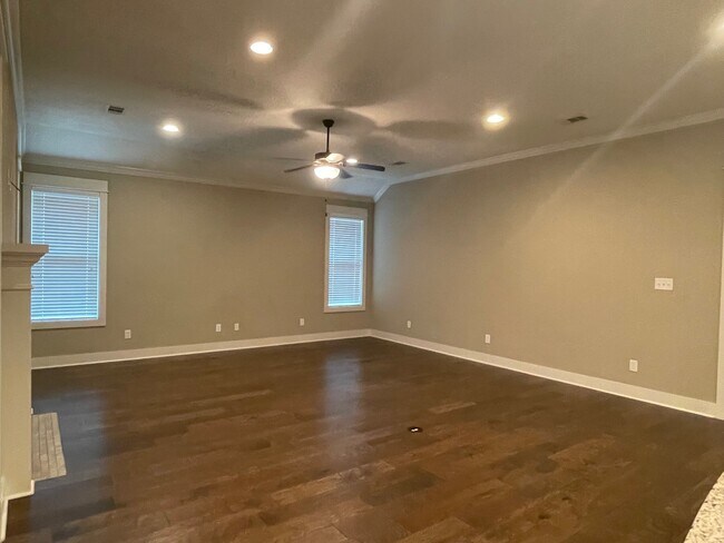 Building Photo - 15619 Long Creek Ln