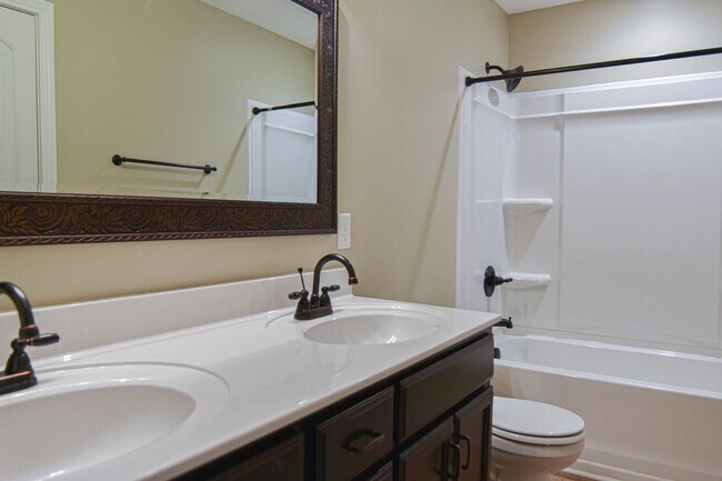 Building Photo - 3640 Fox Tail Dr