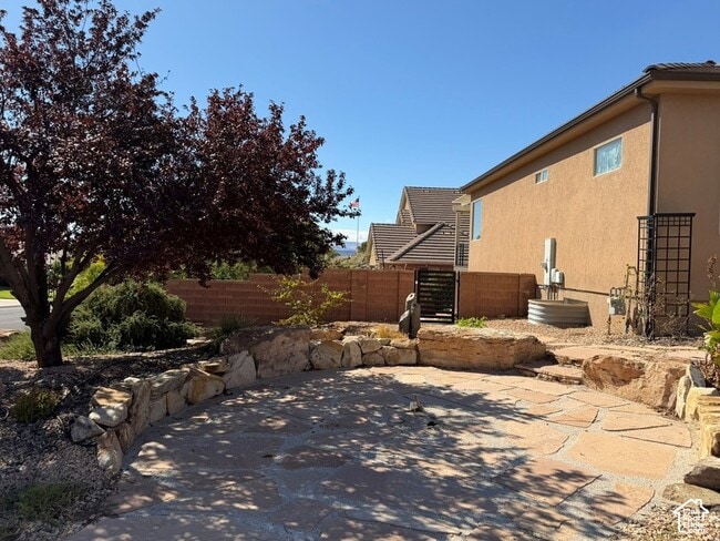 Building Photo - 2596 Hidden Canyon Dr