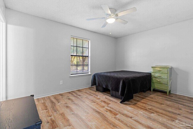 Building Photo - 10663 Silver Creek Dr