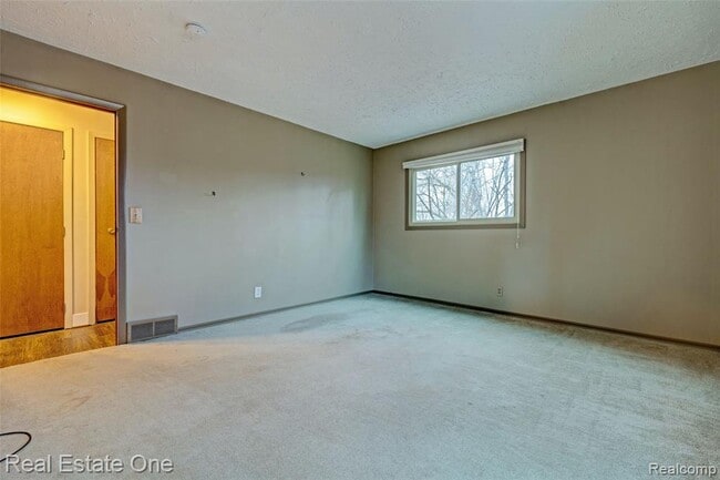 Building Photo - 5307 Metamora Rd