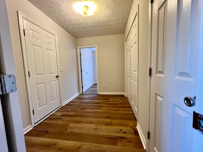 Building Photo - 707 Porter Ln