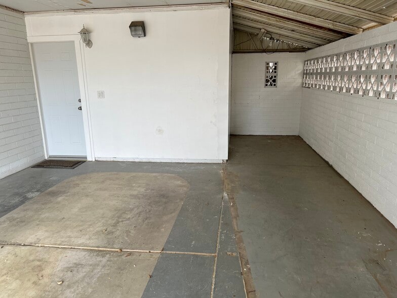 One & one-half garage - 10946 W Canterbury Dr